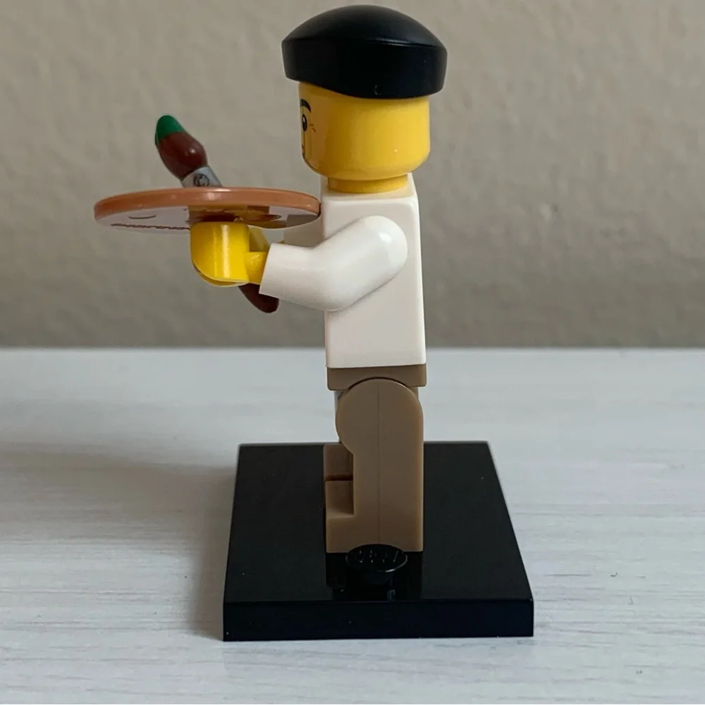 LEGO 8804 Series 4 Artist Minifigure with Accessories & Stand - Picture 3 of 4